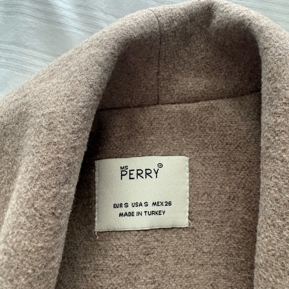 Set . If you get coat . Scarf is free. - Picture 12 of 14